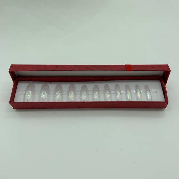 Sparkle Press-On Nails - Picture 2 of 4